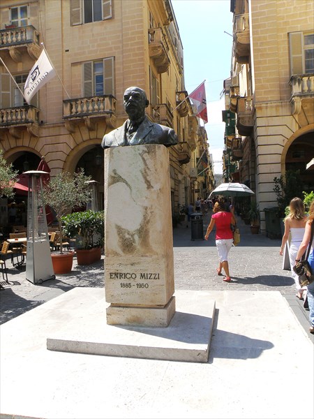 365-Бюст Энрико Мицци, премьер-министру Мальты